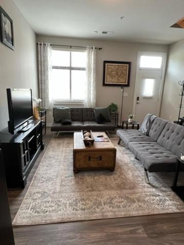 Uptown Gem Spacious With Parking-wifi-10 Min Walk To Spectrum Center Apartamento Charlotte