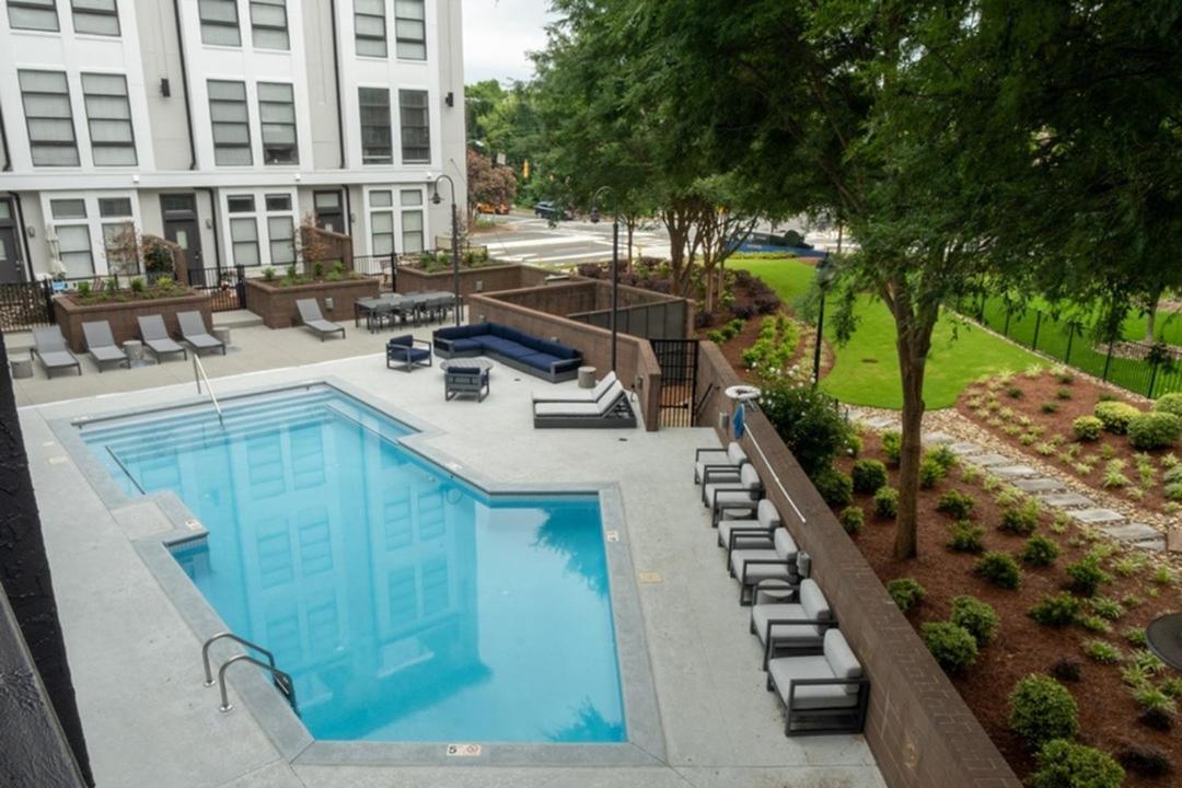 Apartamento Uptown Gem Spacious With Parking-wifi-10 Min Walk To Spectrum Center Charlotte